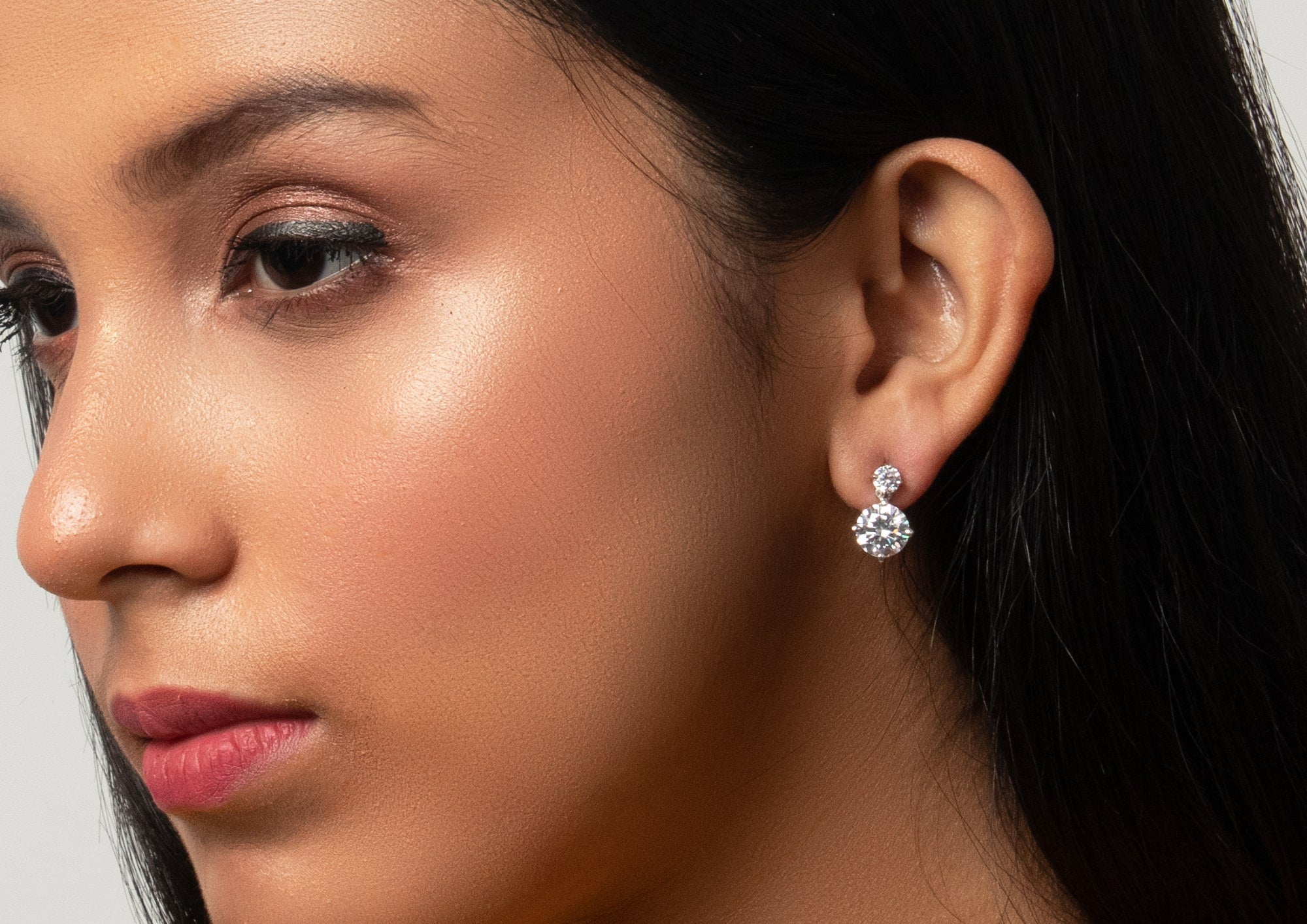 Round deals solitaire earrings