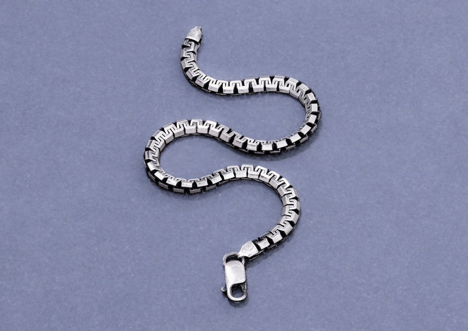 商品画像：Buy Sleek Ripple Hand Bracelet For Men & Women 2